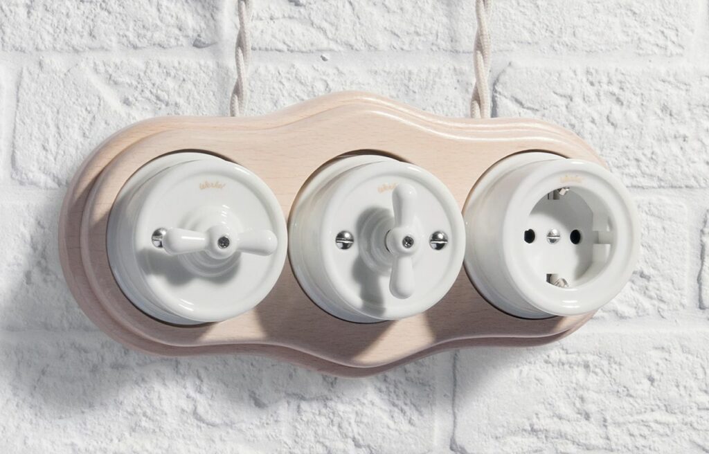 întrerupător retro în designul modern